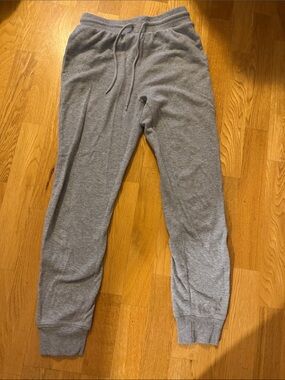 Aritzia Sunday Best Waffle Gray Jogger Sweatpants - Comfortable Everyday Wear